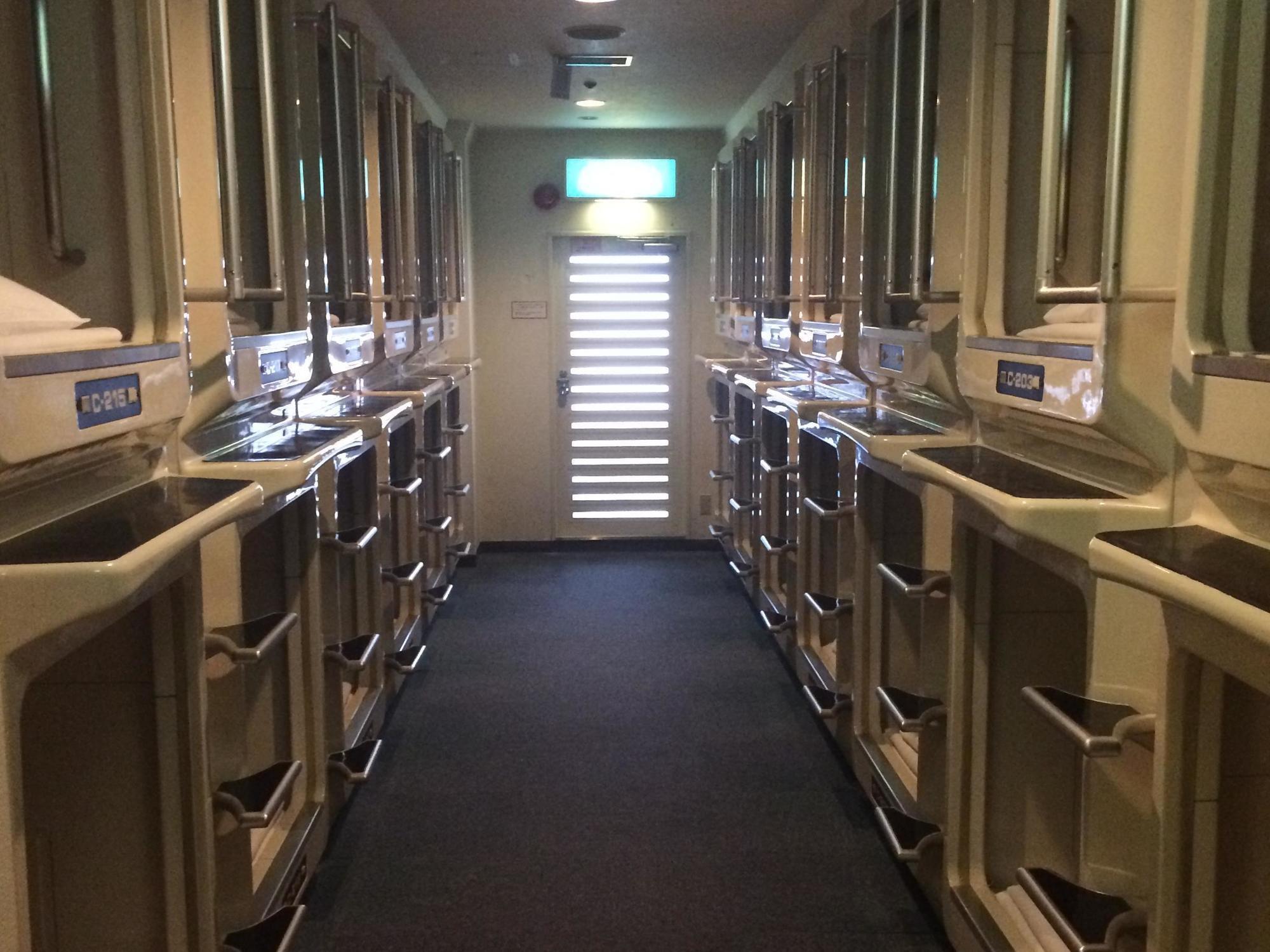 Capsule Hotel Asahi Plaza Shinsaibashi Osaka Exterior photo