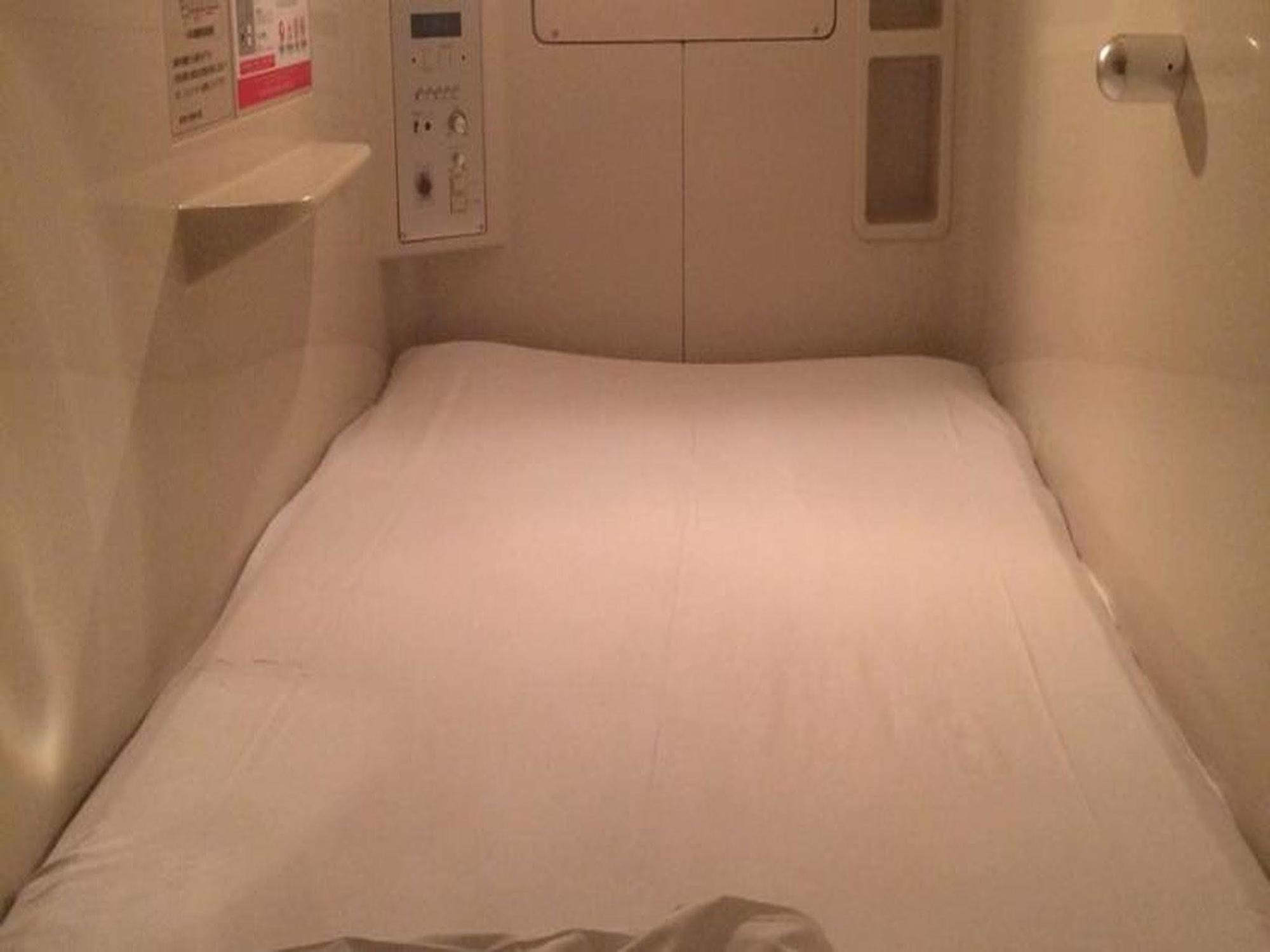 Capsule Hotel Asahi Plaza Shinsaibashi Osaka Exterior photo